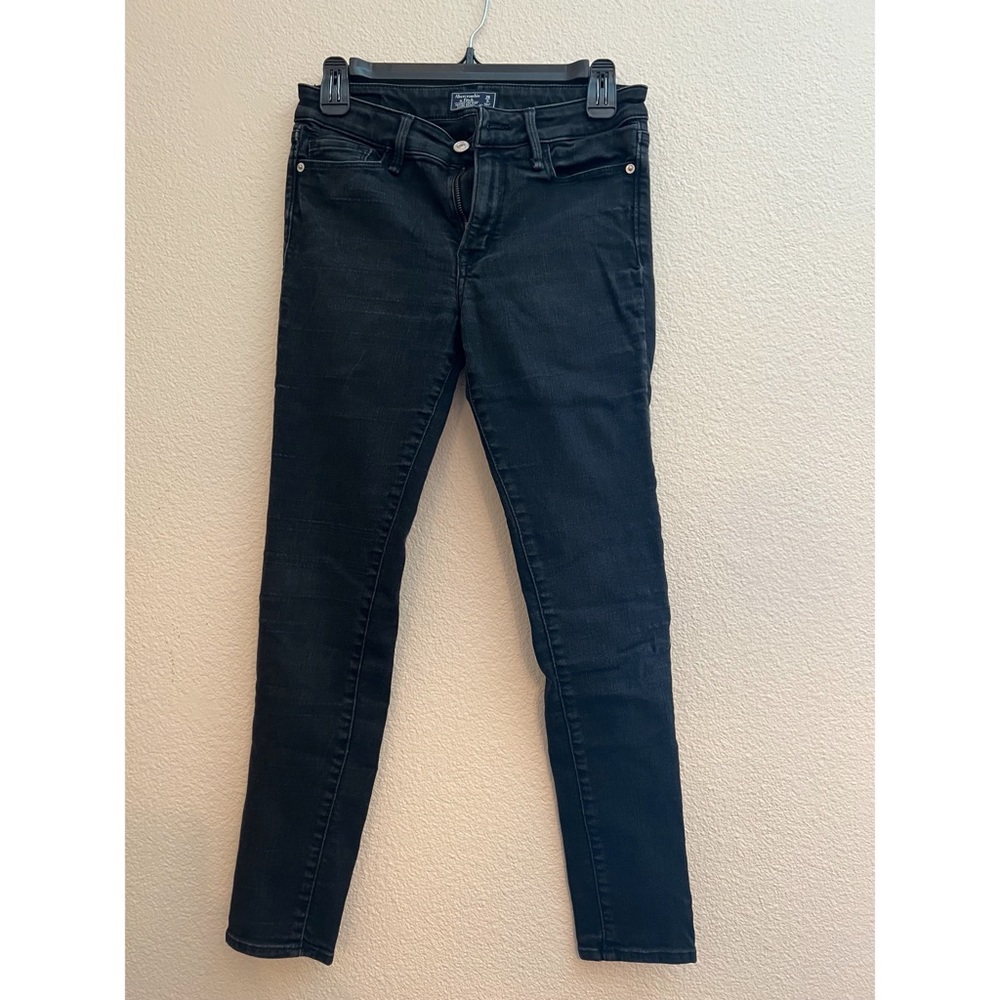 A&F Low Rise Super Skinny Jeans (Size 26 Short)